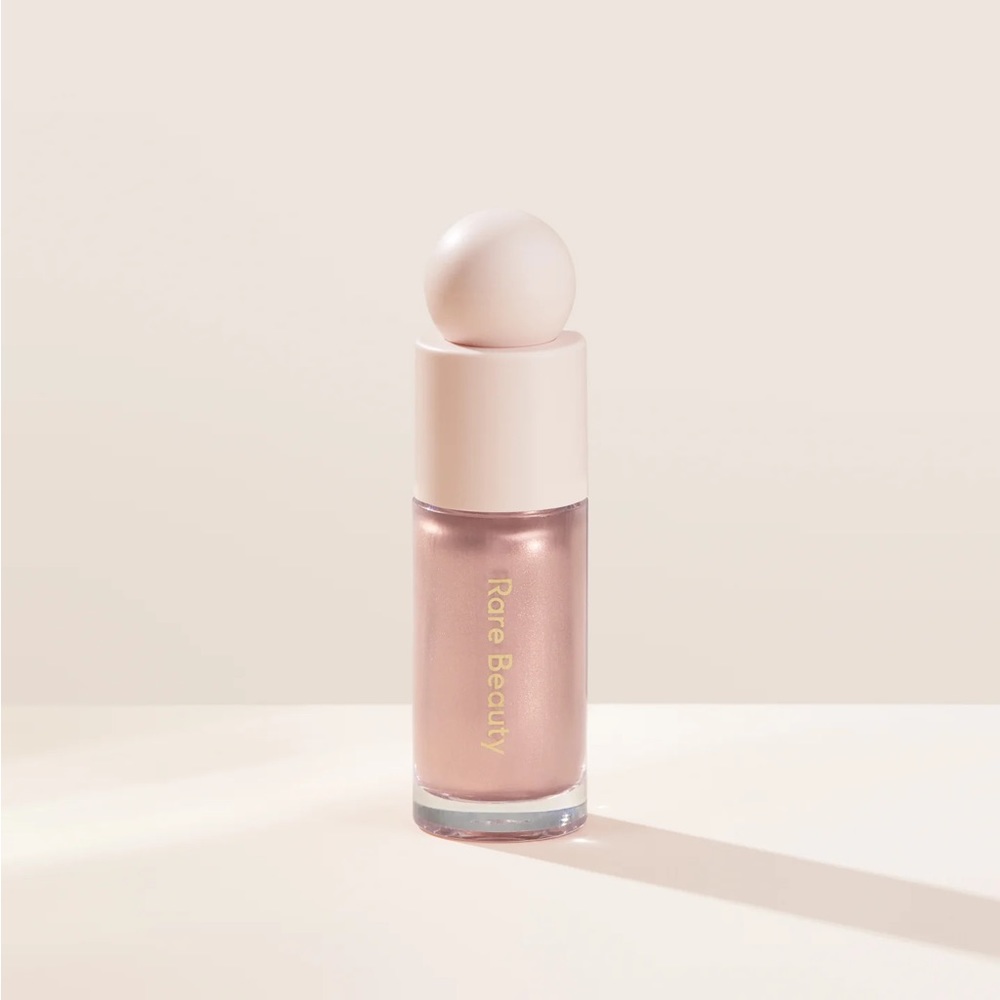 Rare Beauty Positive Light Liquid Luminizer in Mesmerize